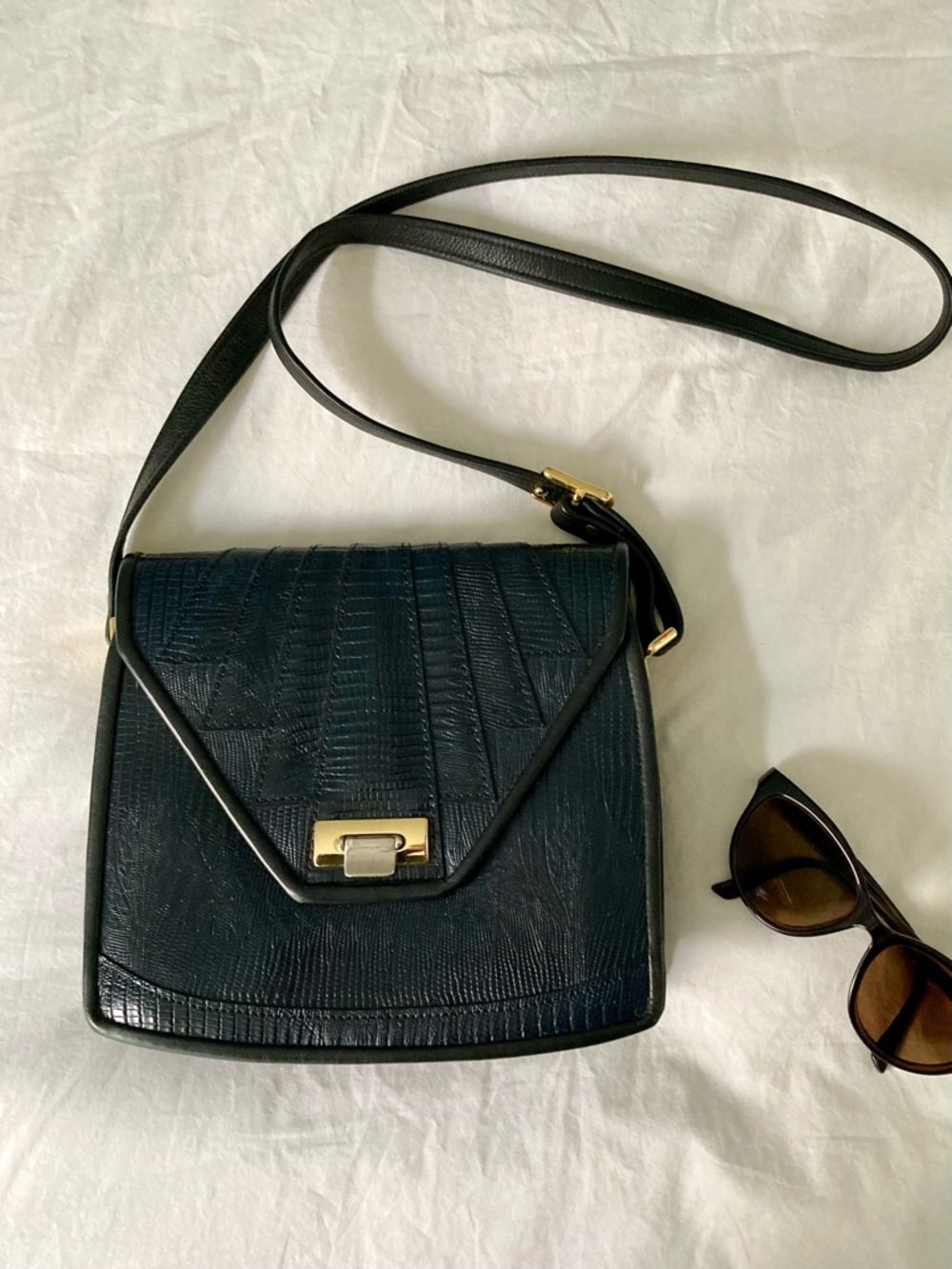 Vintage Black Leather Textured Crocodile Accordion Shoulder Crossbody Purse Bag